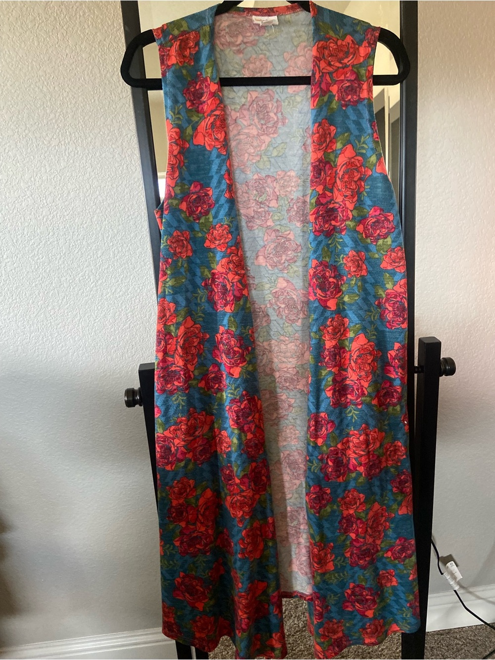LuLaRoe size Medium Floral Sleeveless Duster with Red Rose Print